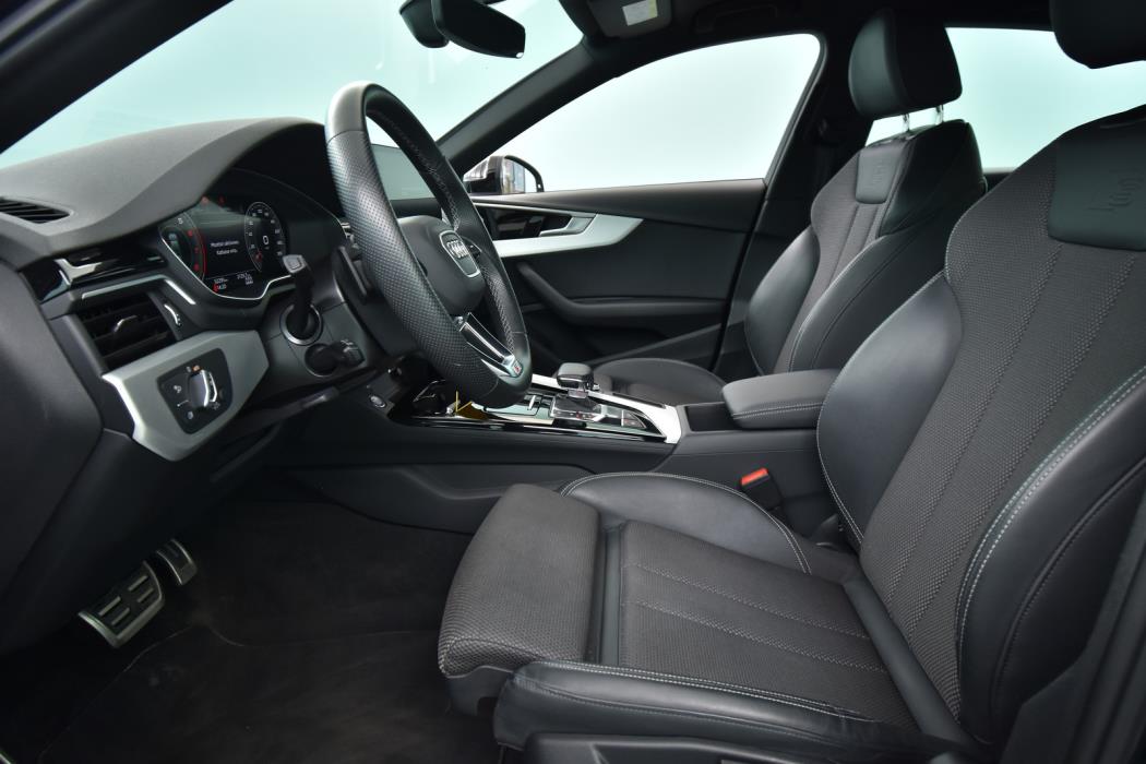 AUDI A4 2022