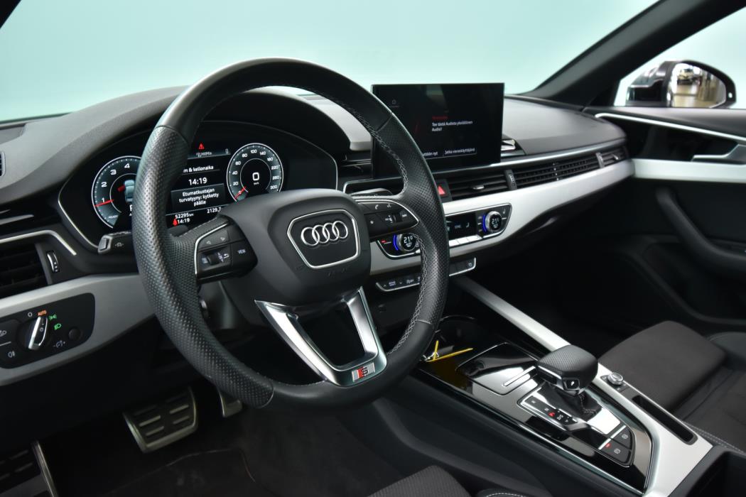 AUDI A4 2022