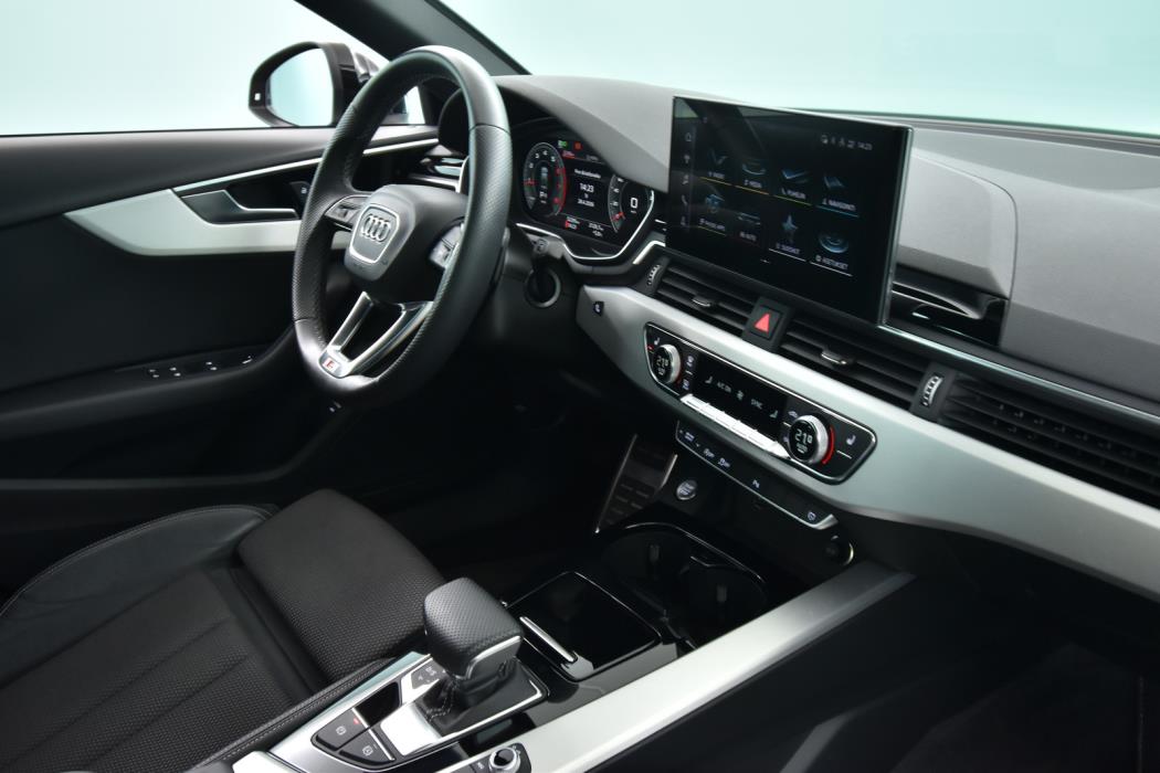 AUDI A4 2022
