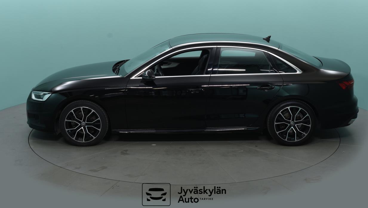 AUDI A4 2022