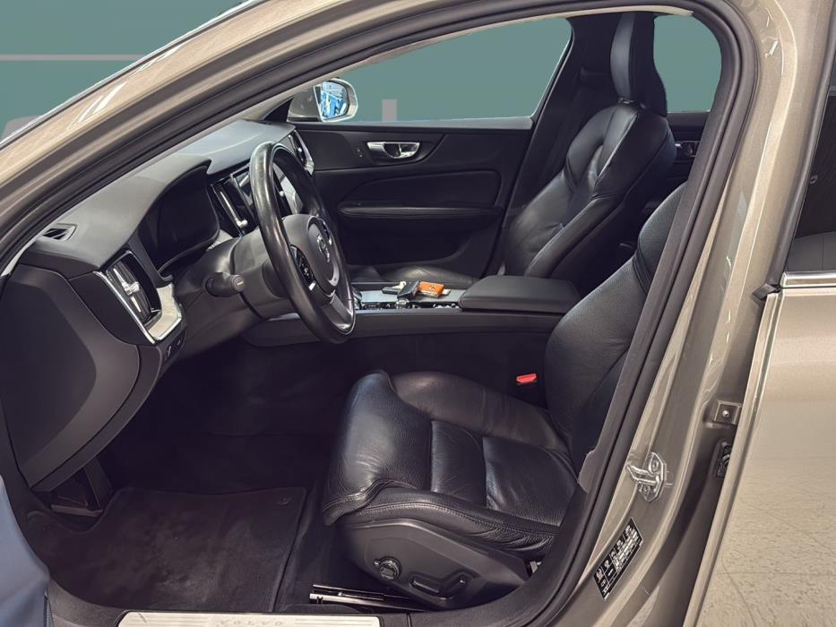 VOLVO V60 2020