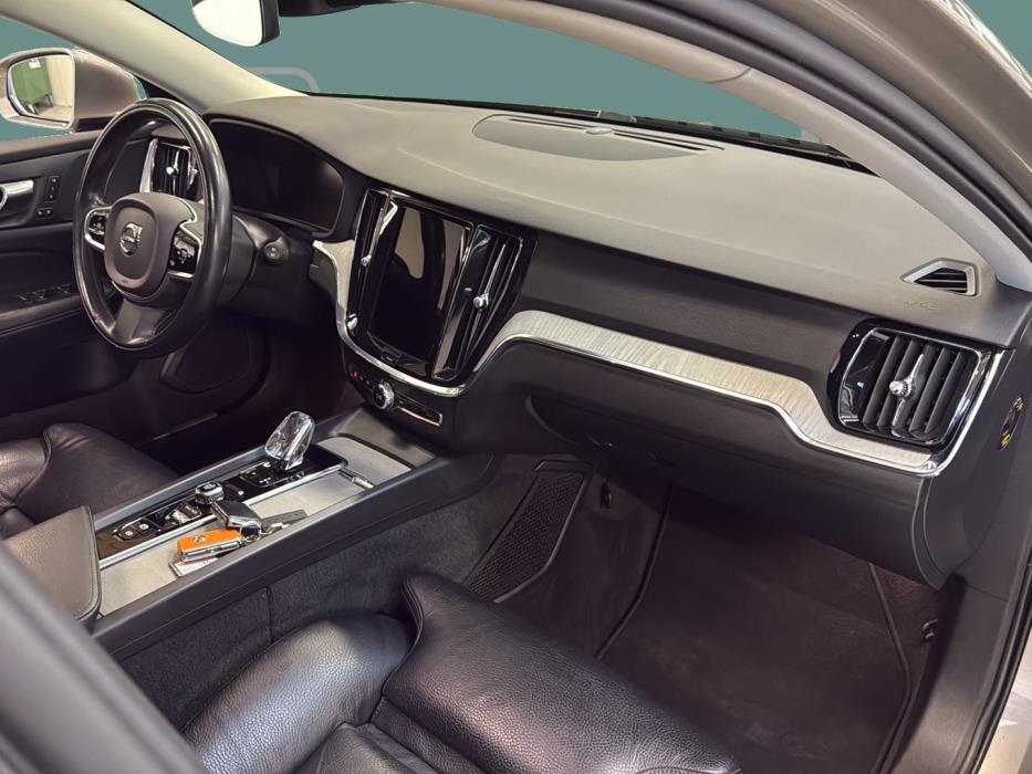 VOLVO V60 2020