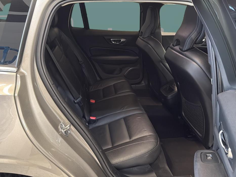 VOLVO V60 2020