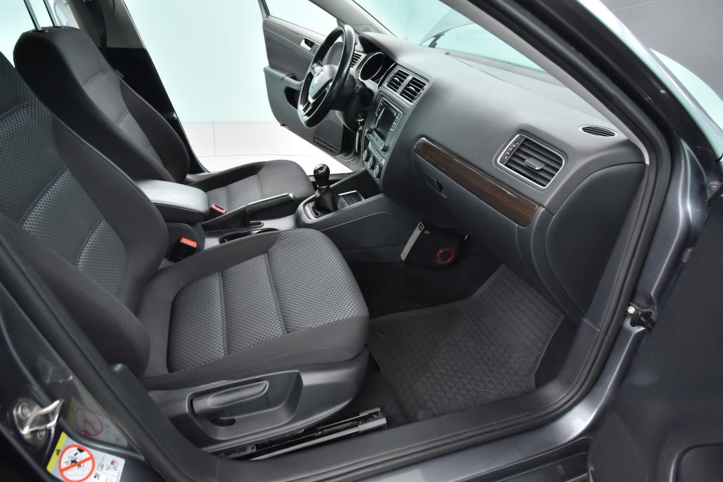 VOLKSWAGEN Jetta 2017
