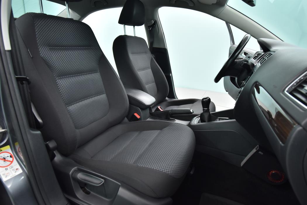 VOLKSWAGEN Jetta 2017