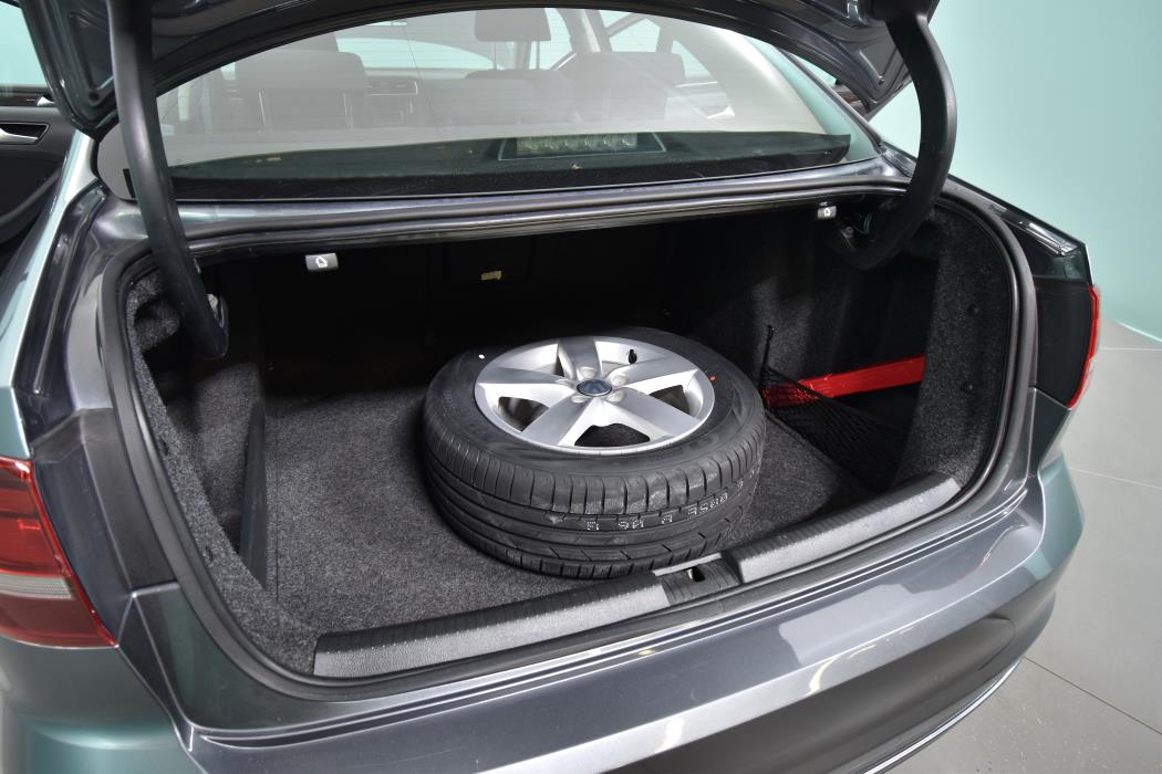 VOLKSWAGEN Jetta 2017