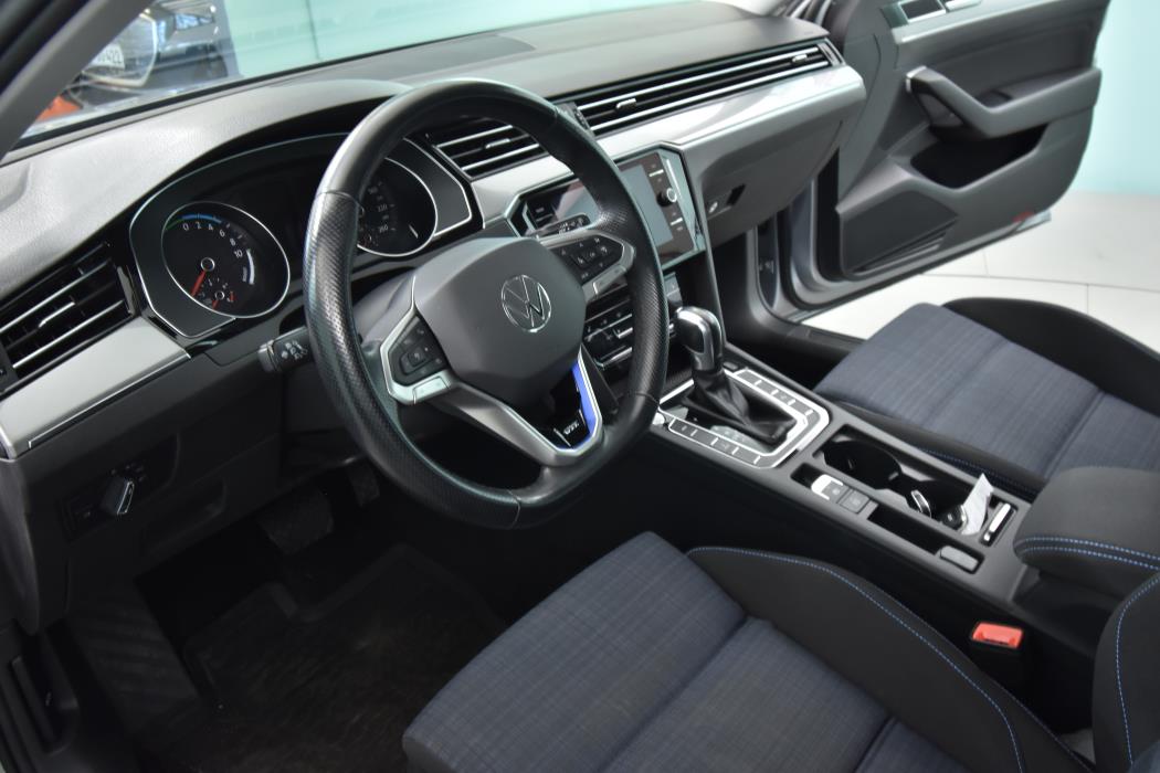 VOLKSWAGEN Passat 2021