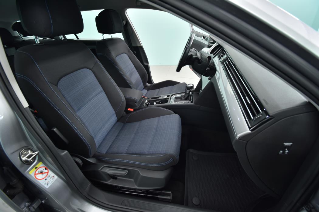 VOLKSWAGEN Passat 2021