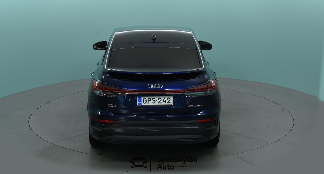 AUDI Q4 e-tron 2021