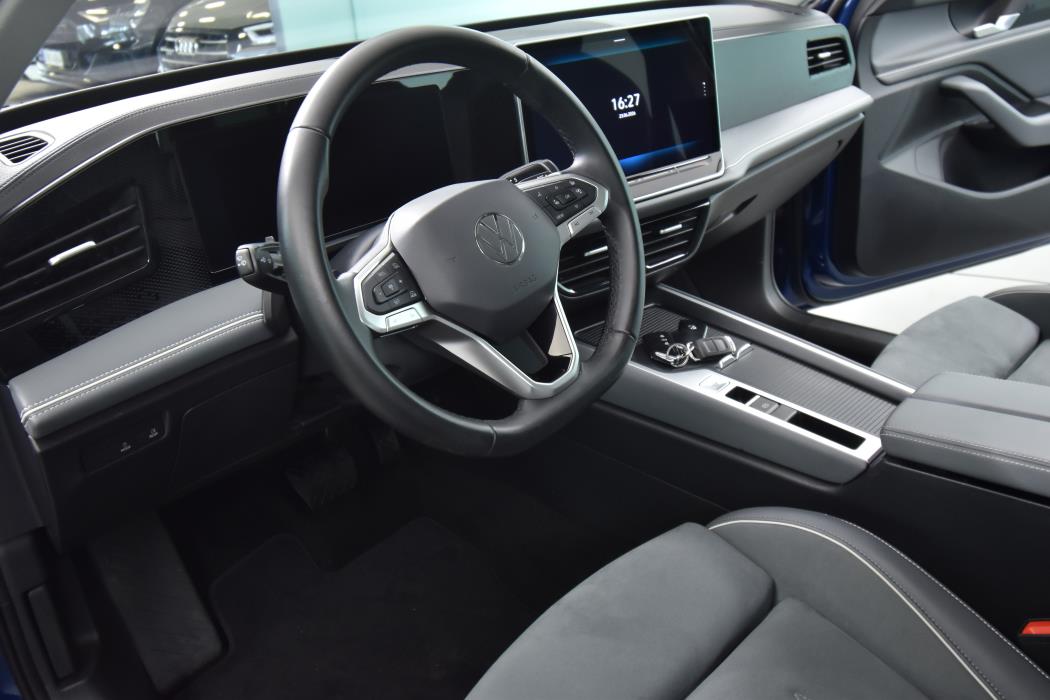 VOLKSWAGEN Passat 2024
