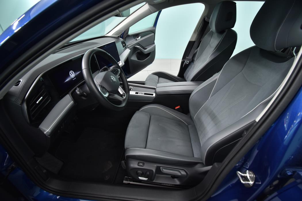 VOLKSWAGEN Passat 2024