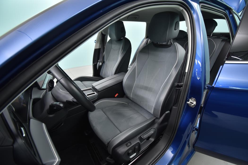 VOLKSWAGEN Passat 2024