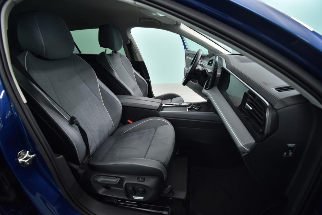VOLKSWAGEN Passat 2024