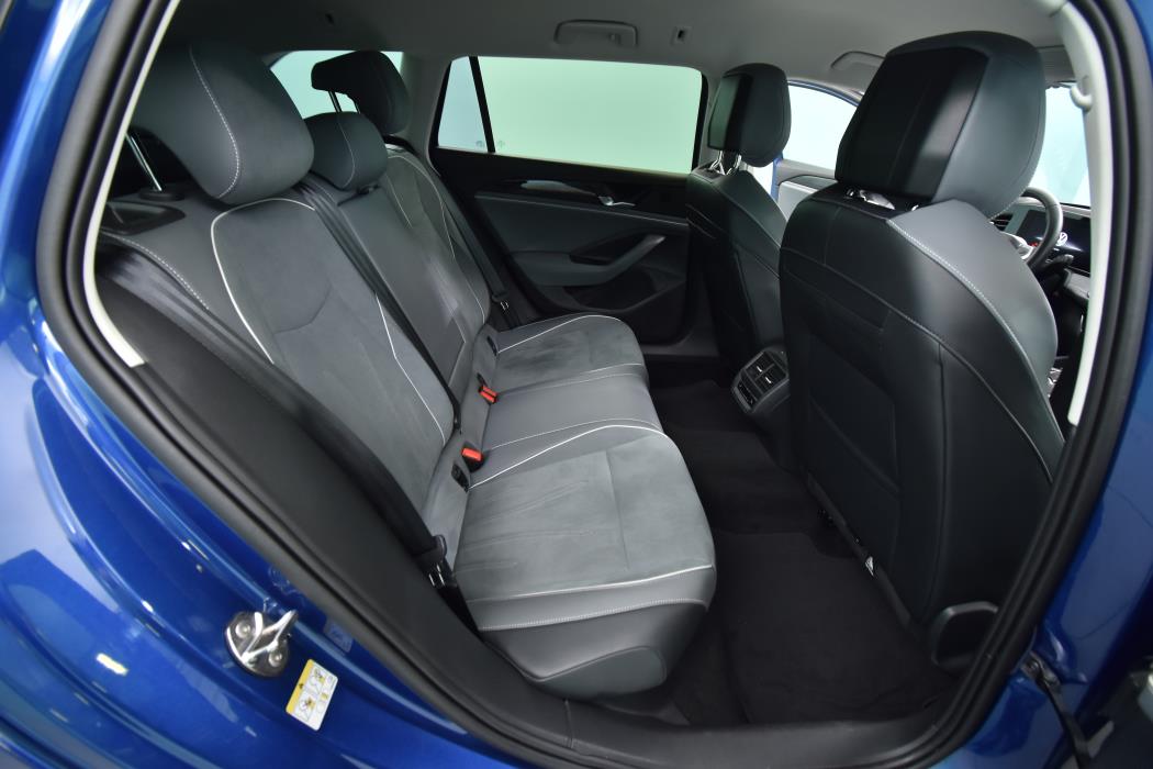 VOLKSWAGEN Passat 2024