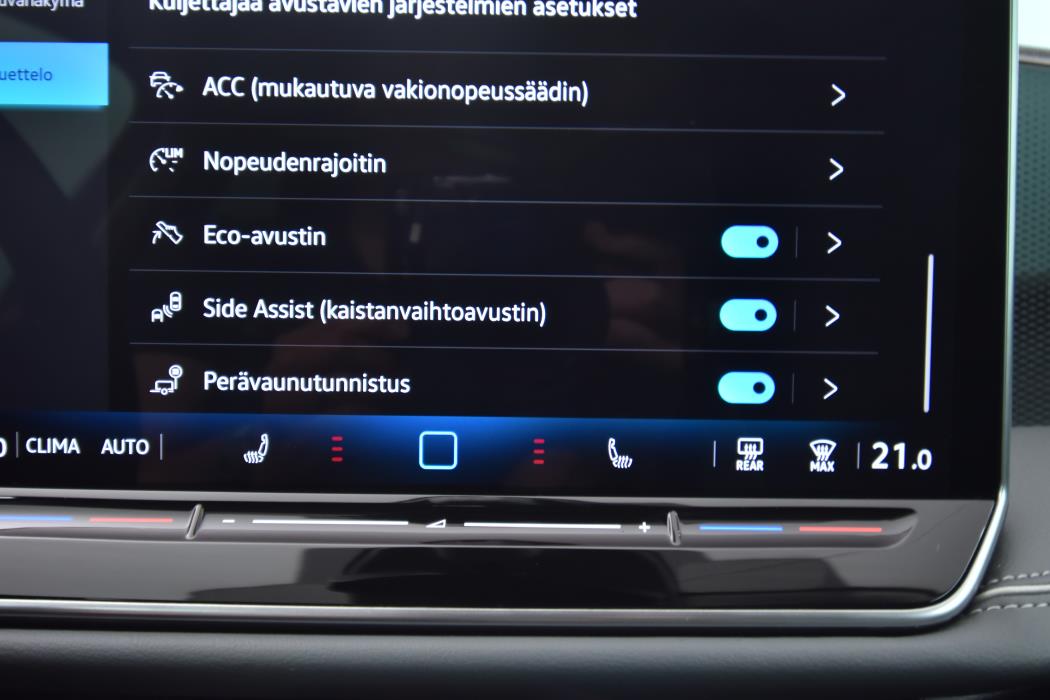 VOLKSWAGEN Passat 2024