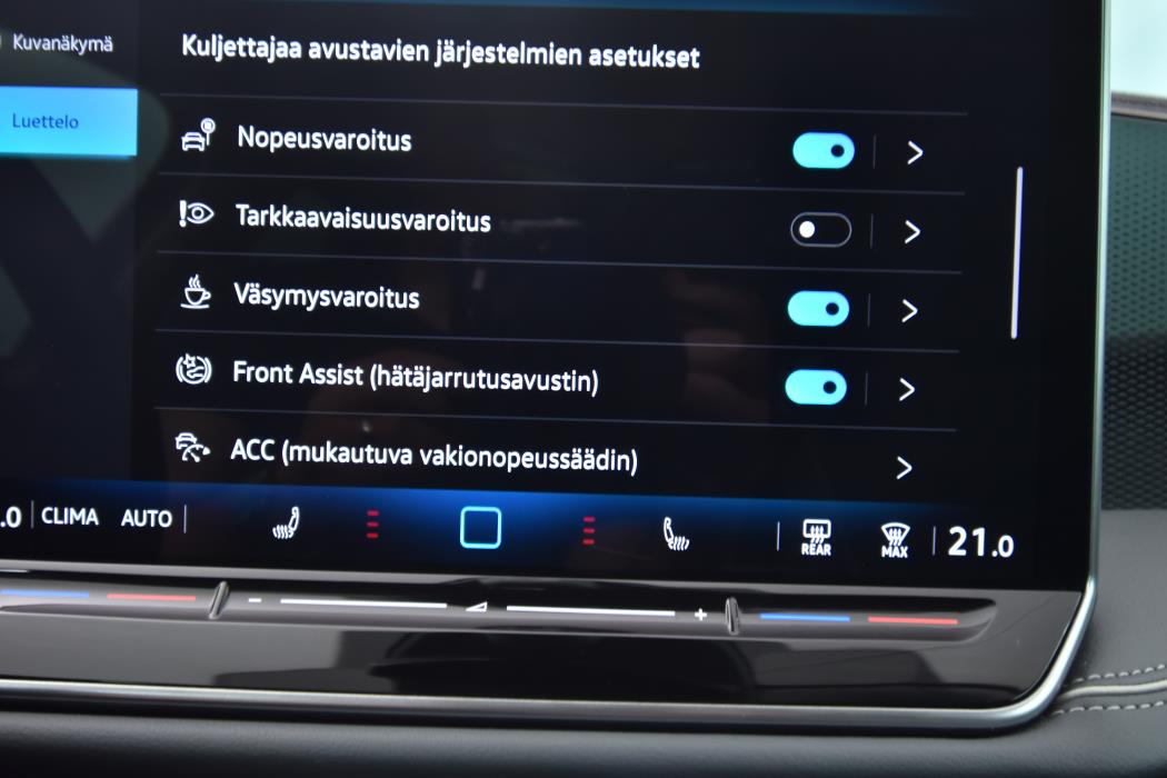 VOLKSWAGEN Passat 2024