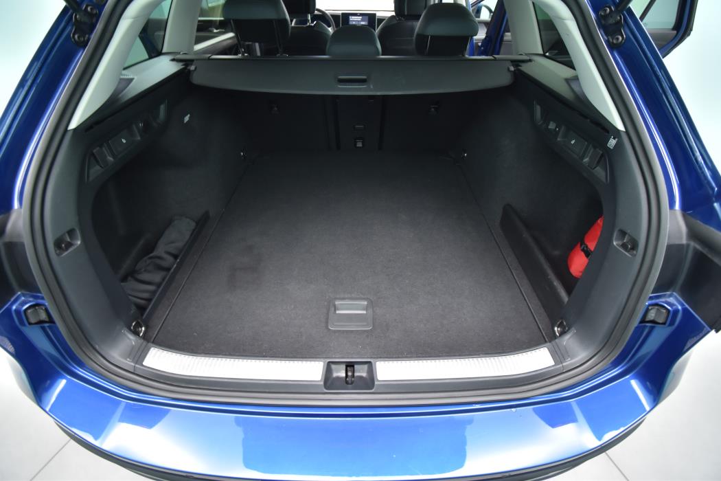 VOLKSWAGEN Passat 2024