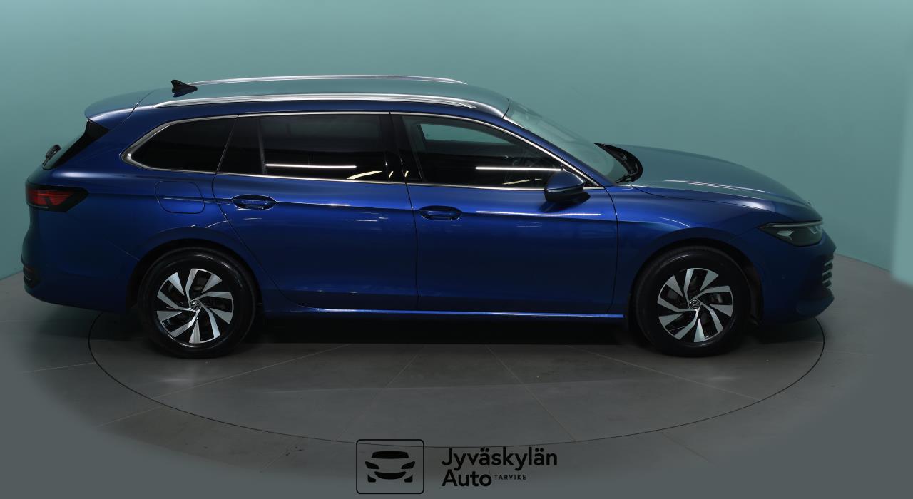 VOLKSWAGEN Passat 2024