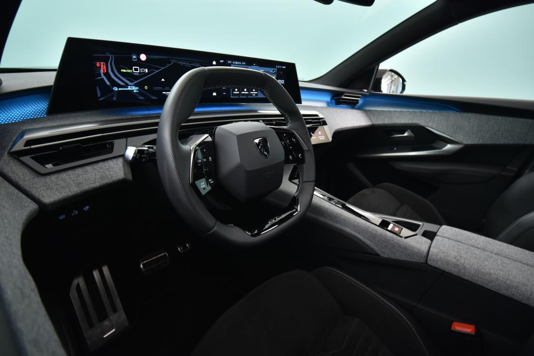 PEUGEOT E-3008 2025