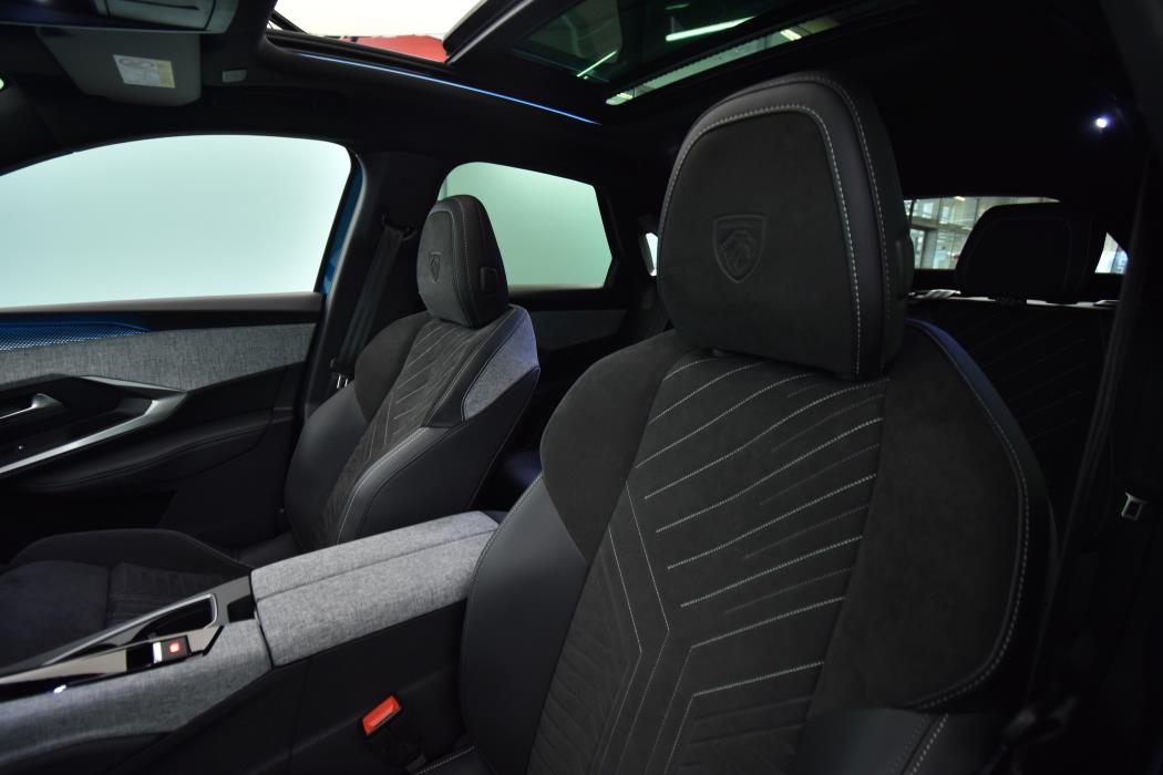 PEUGEOT E-3008 2025