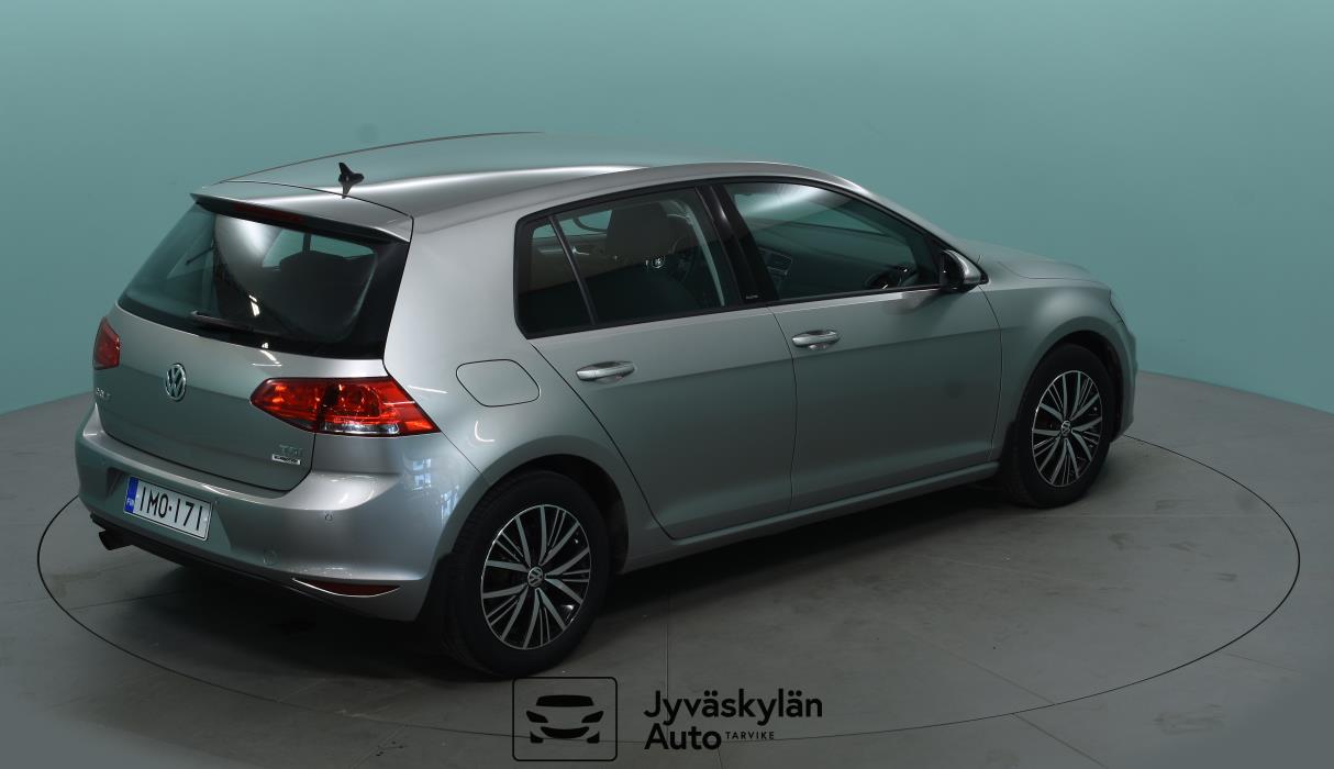 VOLKSWAGEN Golf 2016