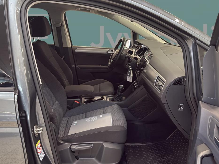 VOLKSWAGEN Touran 2018