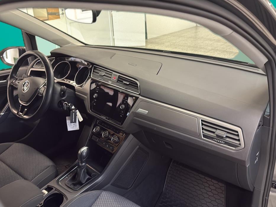 VOLKSWAGEN Touran 2018