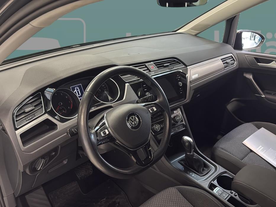 VOLKSWAGEN Touran 2018