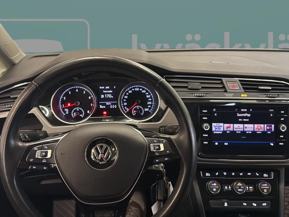 VOLKSWAGEN Touran 2018