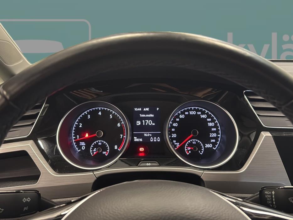 VOLKSWAGEN Touran 2018