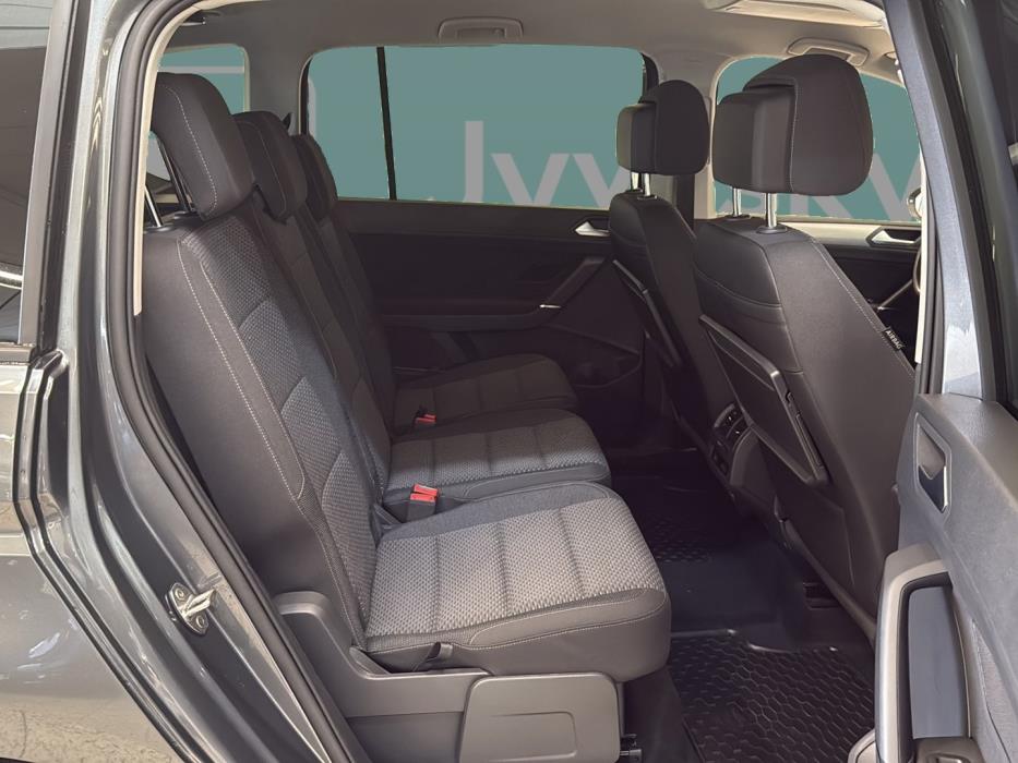 VOLKSWAGEN Touran 2018