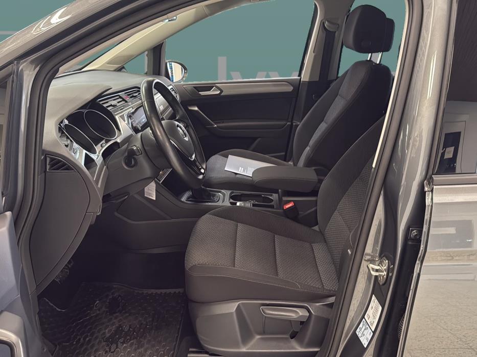 VOLKSWAGEN Touran 2018