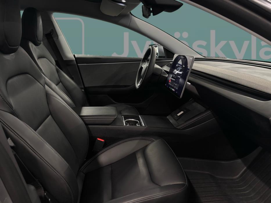 TESLA Model 3 2024
