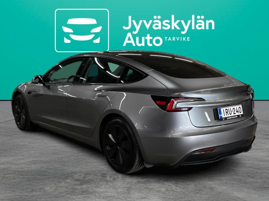 TESLA Model 3 2024