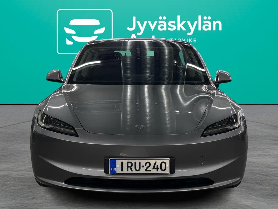TESLA Model 3 2024