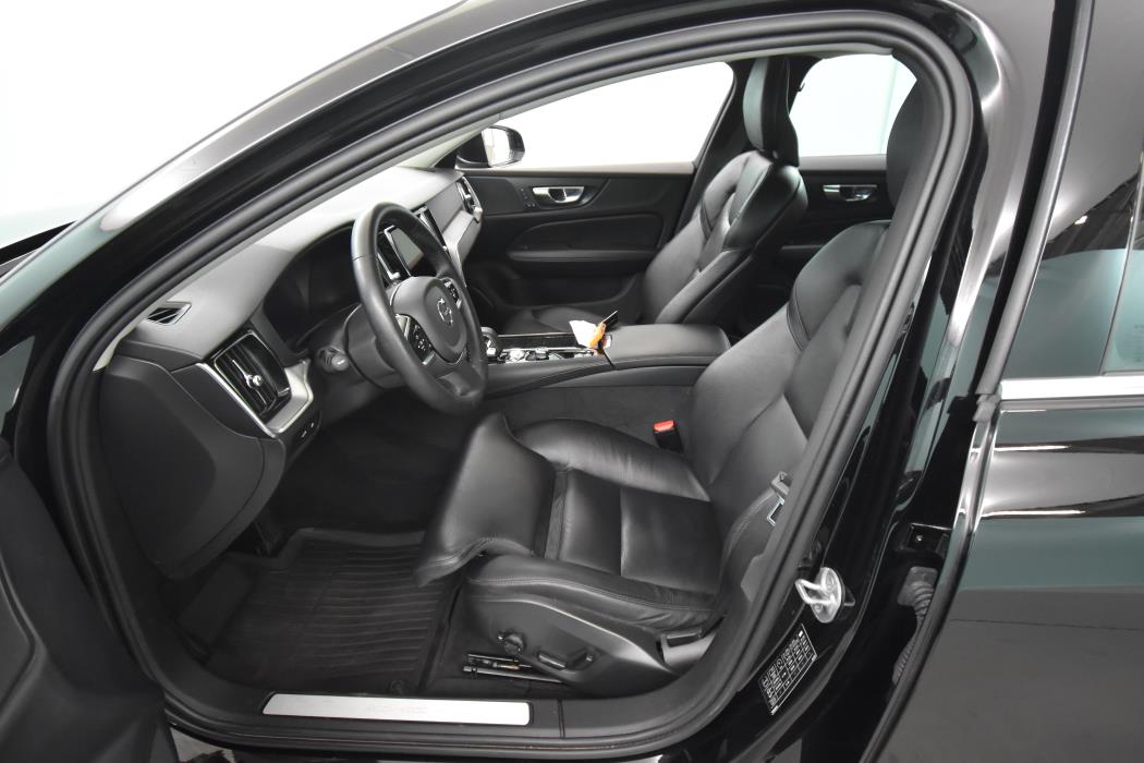 VOLVO V60 2022