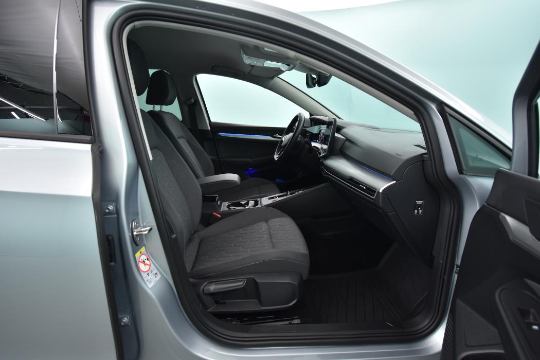 VOLKSWAGEN Golf 2025