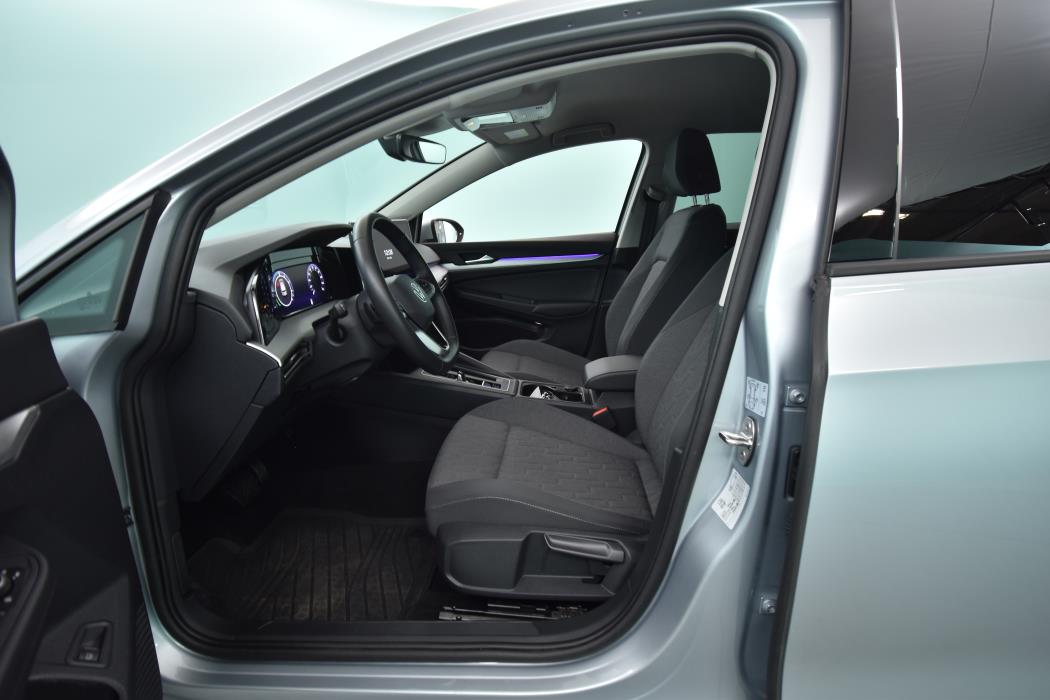 VOLKSWAGEN Golf 2025