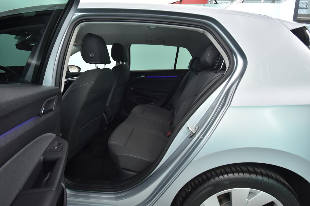 VOLKSWAGEN Golf 2025