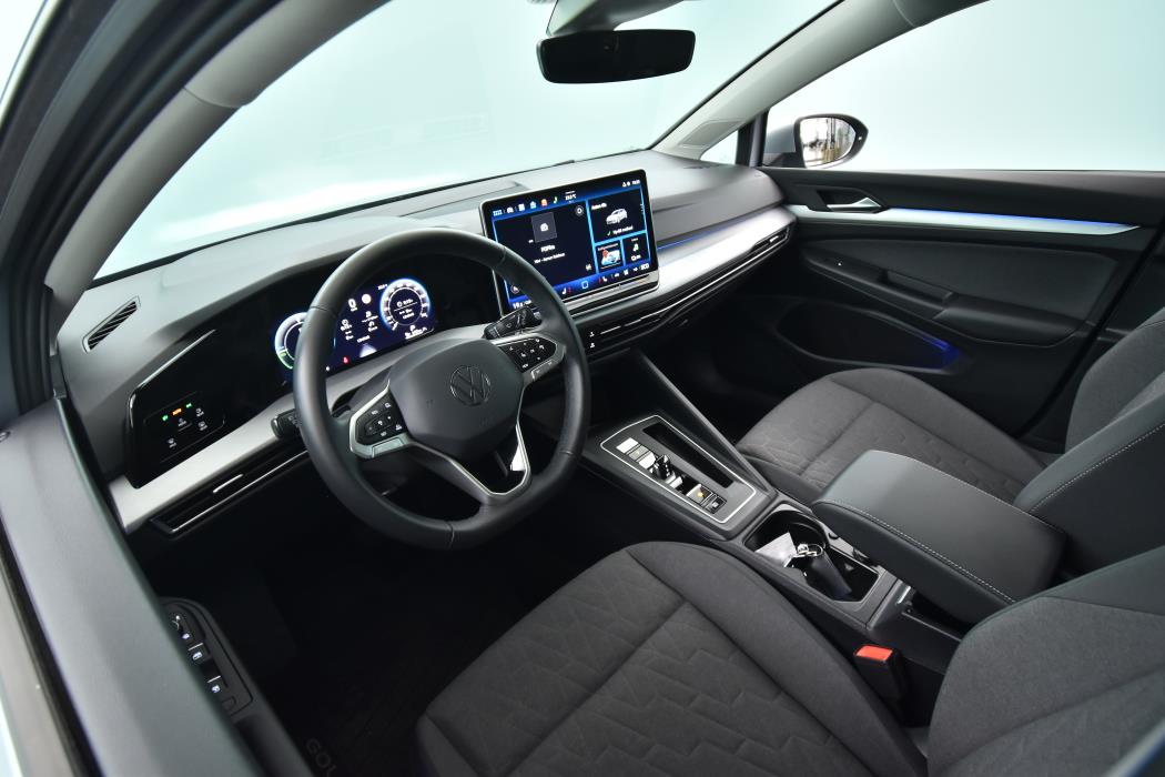 VOLKSWAGEN Golf 2025