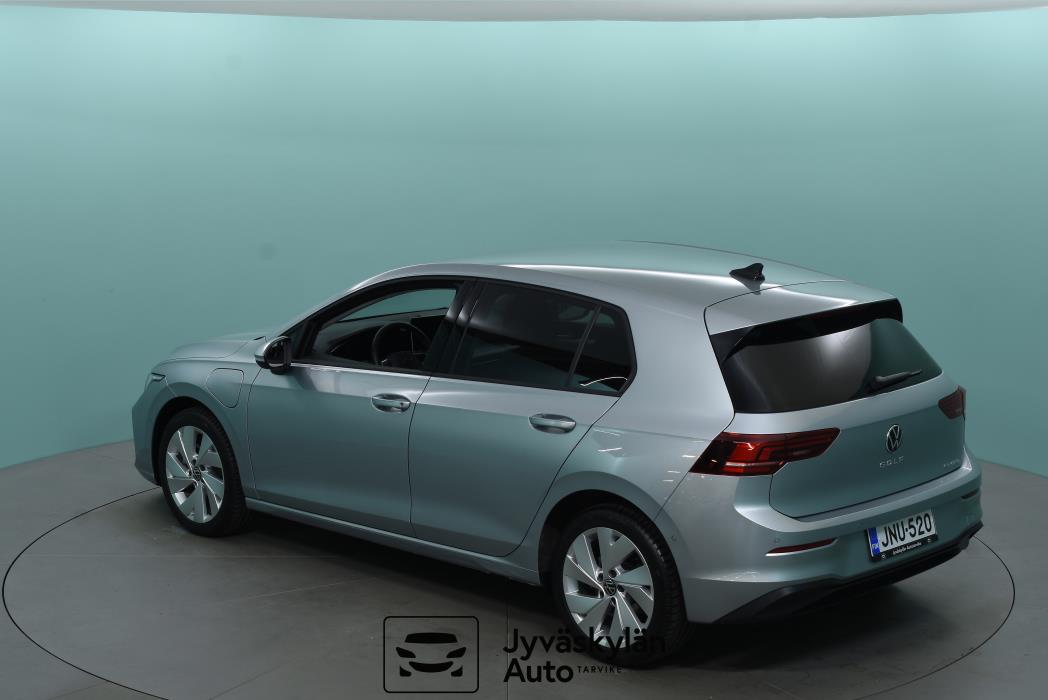 VOLKSWAGEN Golf 2025