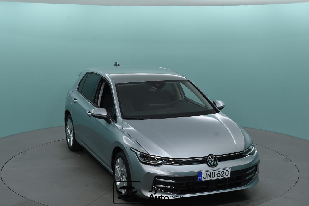 VOLKSWAGEN Golf 2025