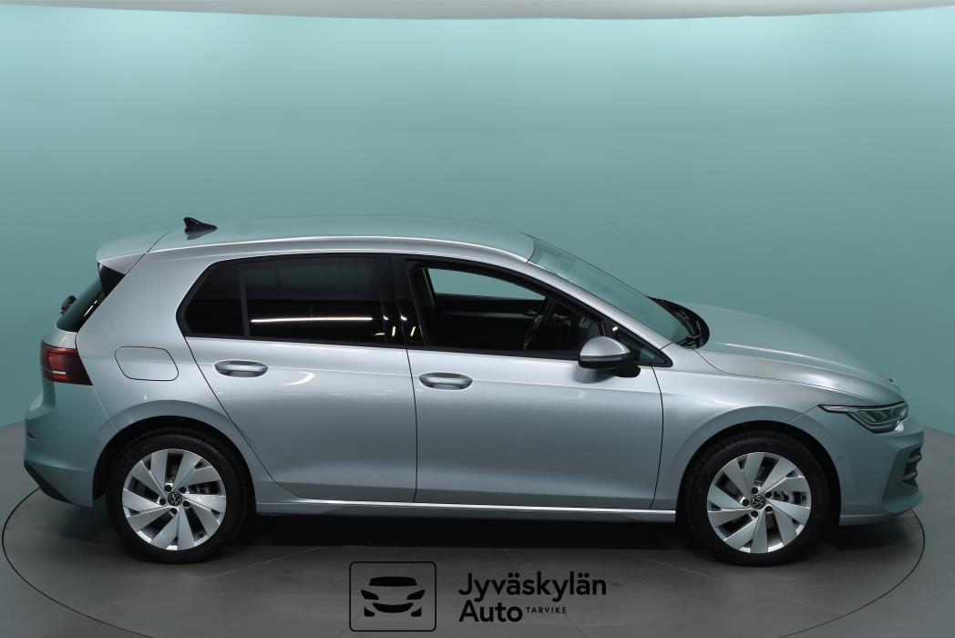 VOLKSWAGEN Golf 2025