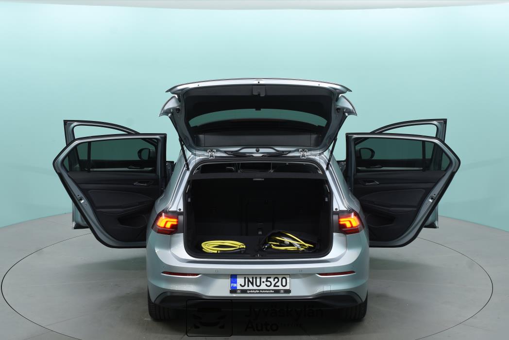 VOLKSWAGEN Golf 2025