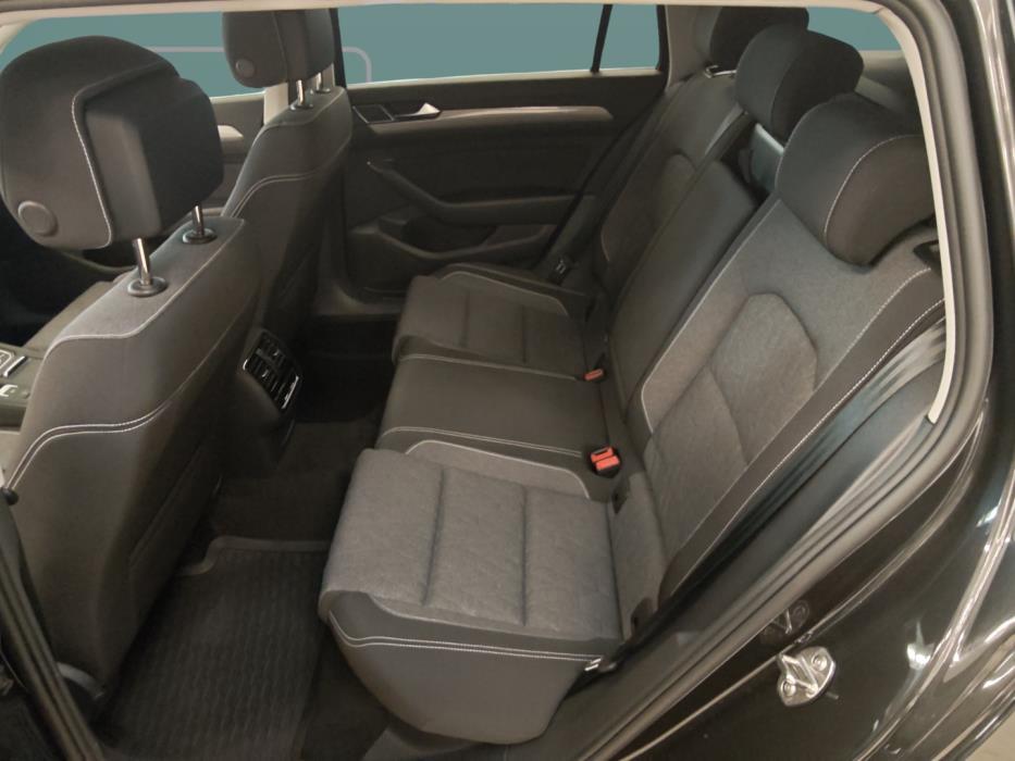 VOLKSWAGEN Passat 2023