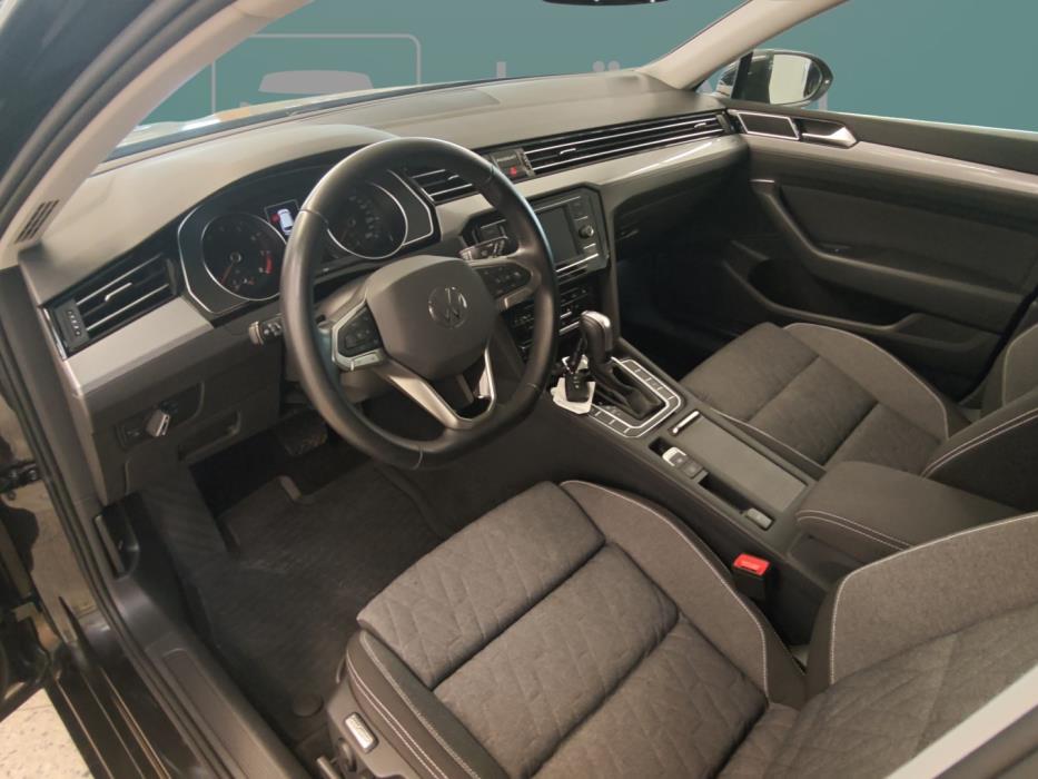 VOLKSWAGEN Passat 2023