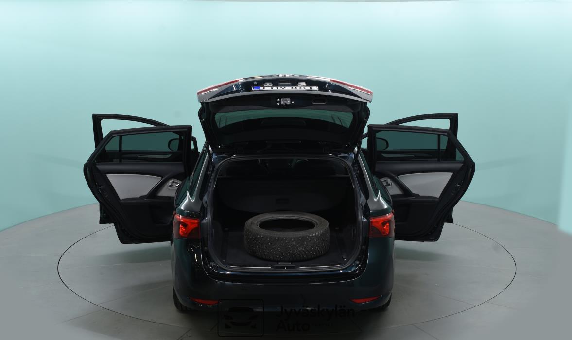 TOYOTA Avensis 2016