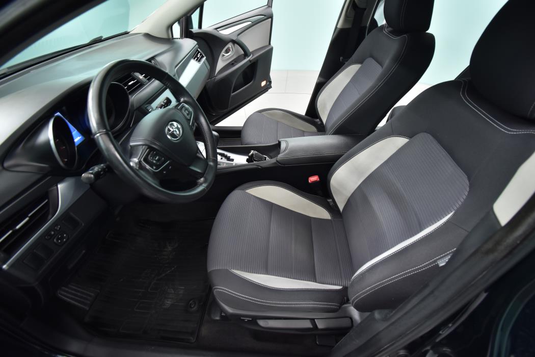 TOYOTA Avensis 2016