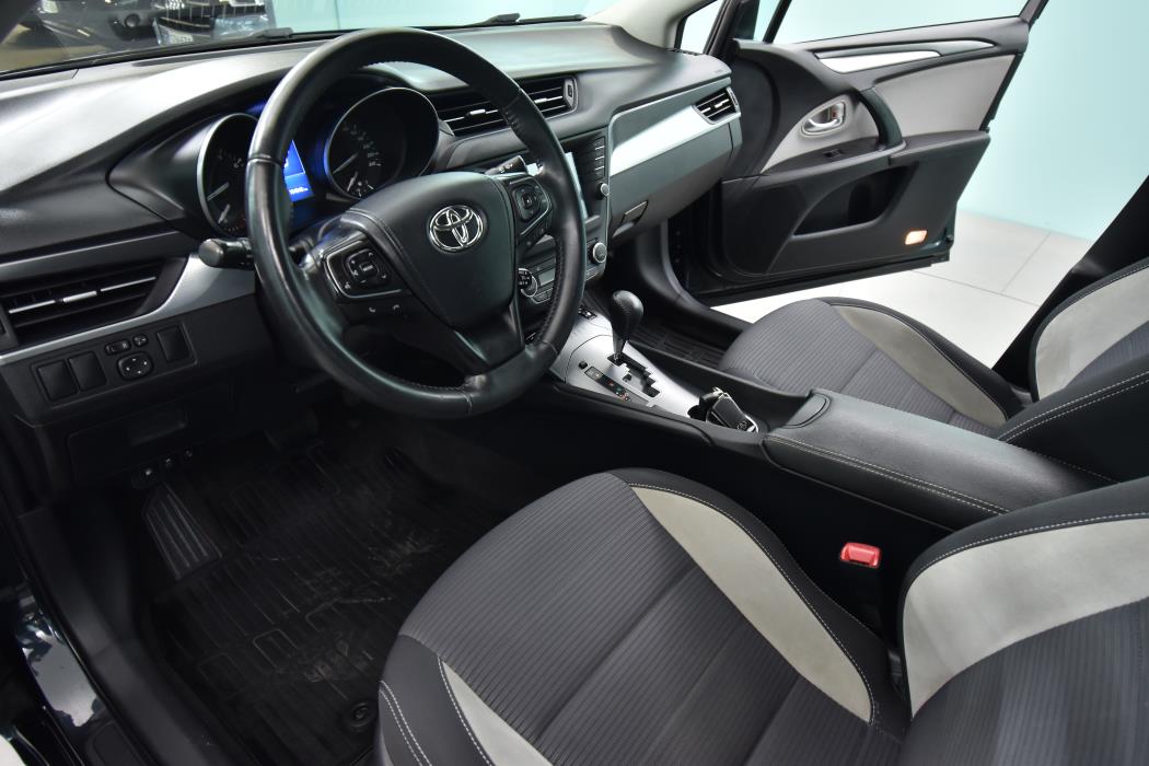 TOYOTA Avensis 2016