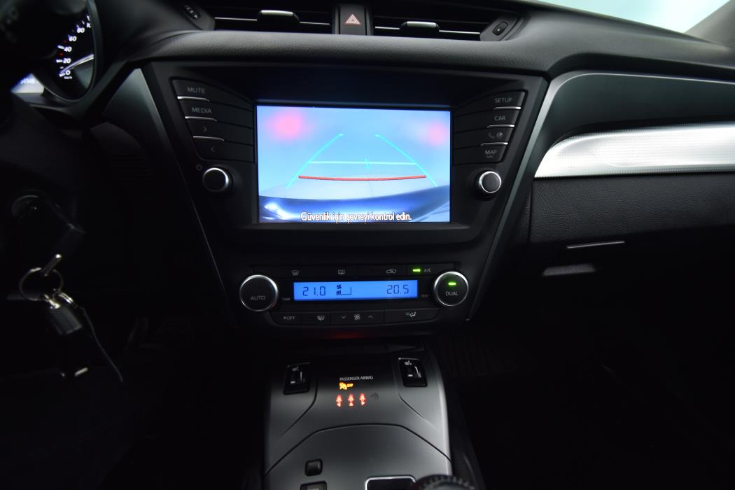 TOYOTA Avensis 2016